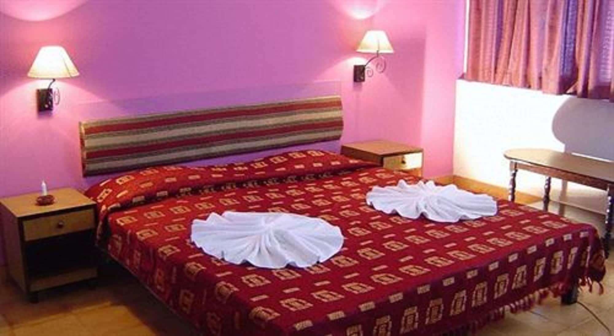 Alor Holiday Resort Calangute Bagian luar foto